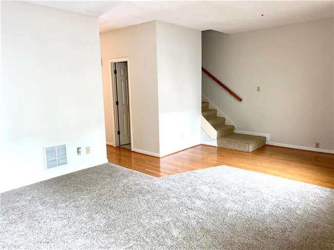 Building Photo - 505 Roswell Landings Dr
