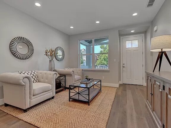 Foto principal - 964 Prospect Ave