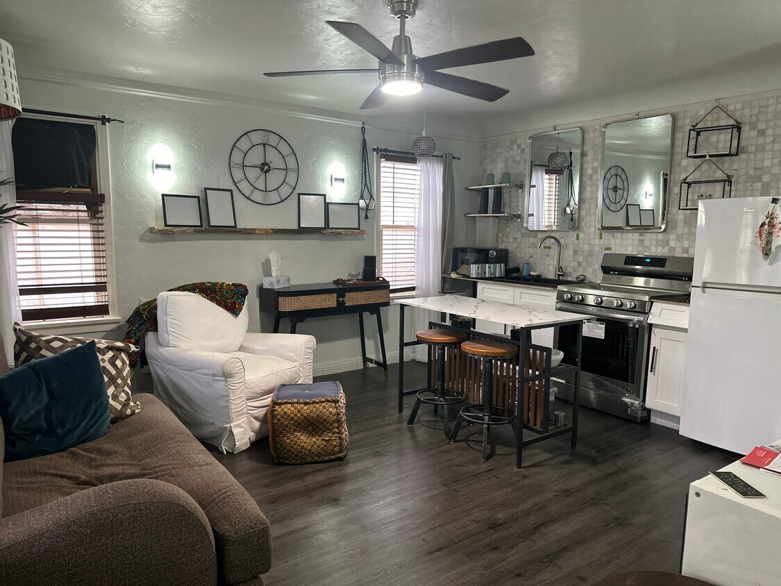 Foto principal - 2832 S Mansfield Ave