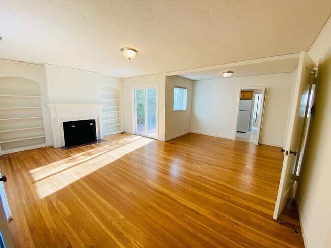 Building Photo - Charming Cottage in Old Palo Alto.  Great ...