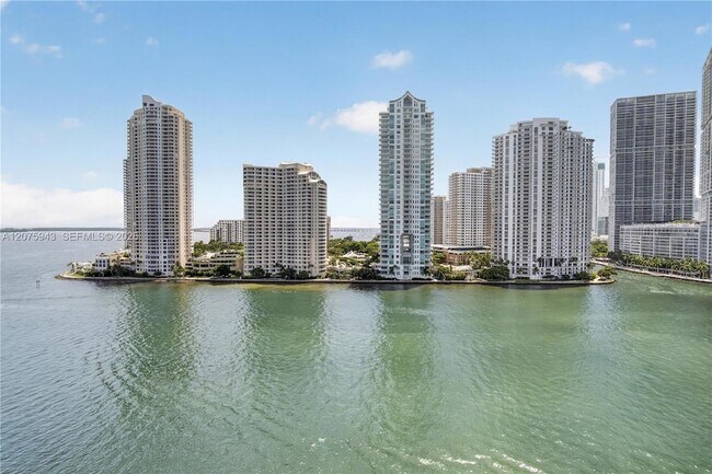 Foto del edificio - 335 S Biscayne Blvd