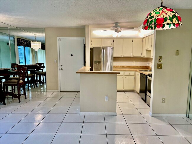 Building Photo - 9718 S Belfort Cir