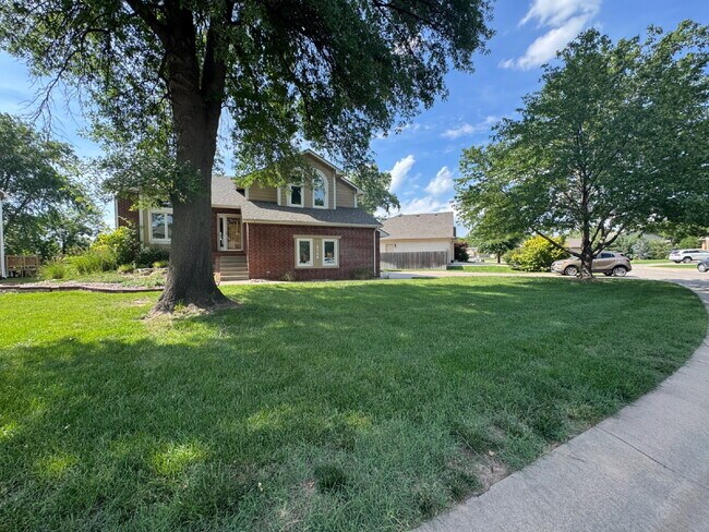 Building Photo - "Spacious 4-Bedroom Sanctuary with 3 Full Baths on Country View Drive, Derby - 3189 Sq Ft of Comf...