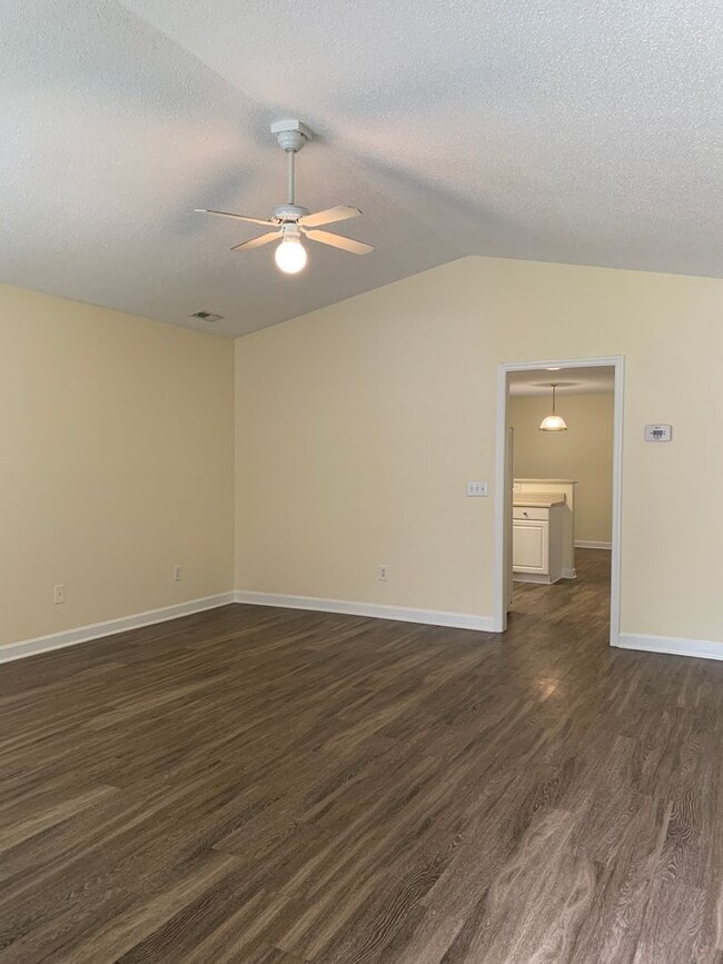 Building Photo - 314 Hillsdale Dr