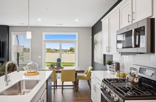 Foto del edificio - 22826 Hazel Ln