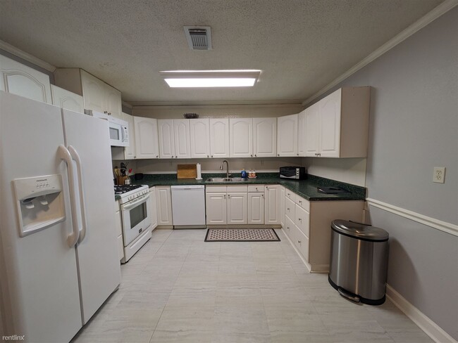 Building Photo - 3 br, 2 bath House - 6300 Mobile Highway