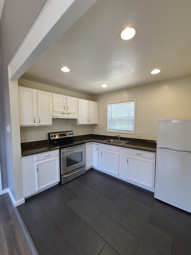 Granite Kitchen Countertops - 1936 Alhambra Ave