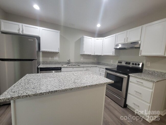 Foto del edificio - 7505 Petrea Ln