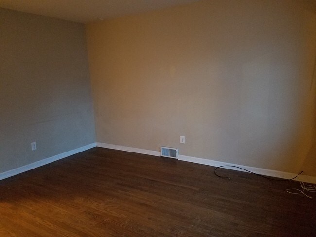 Building Photo - 26327 Belanger St