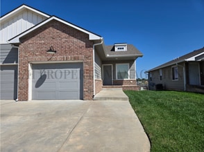 Building Photo - 2220 E Village Estates Dr