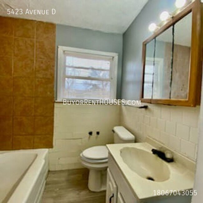 Foto del edificio - RENT is $995 + Pay $0 deposit at Move-In