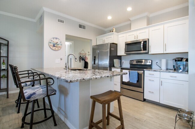 Foto del edificio - Fully Furnished - 2 bed 2 Bath villa - South Sarasota