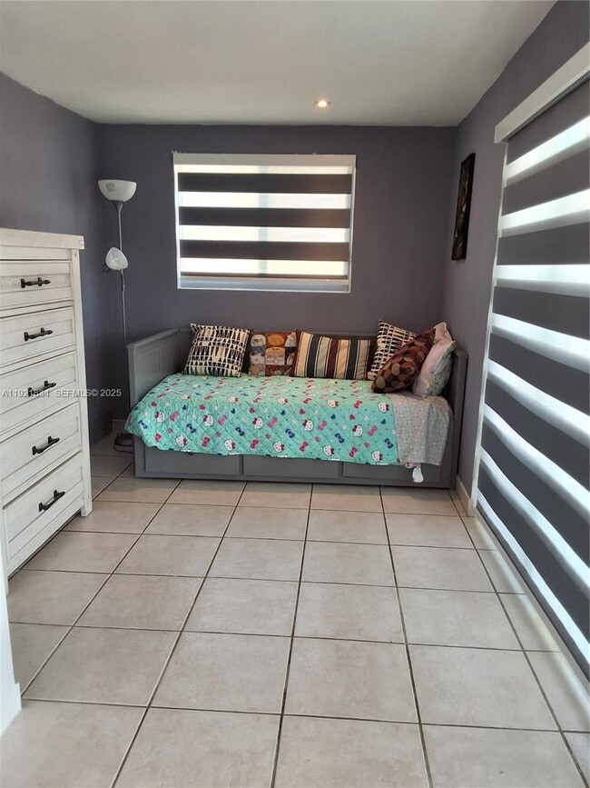 Building Photo - 750 SW 97th Ct Cir