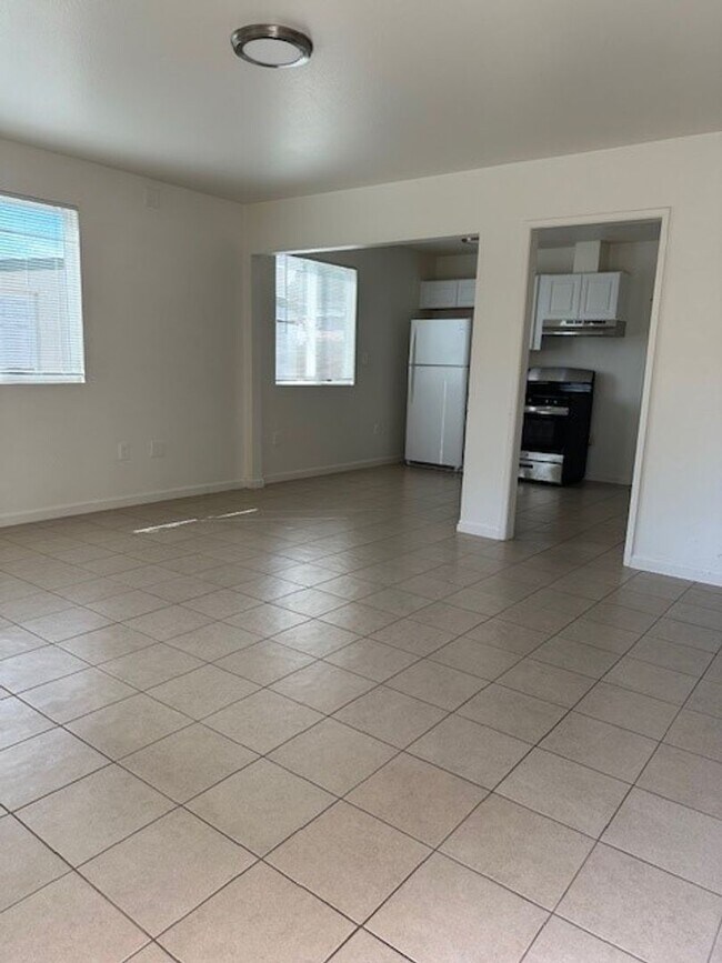 Building Photo - Two Bedroom One Bath Duplex