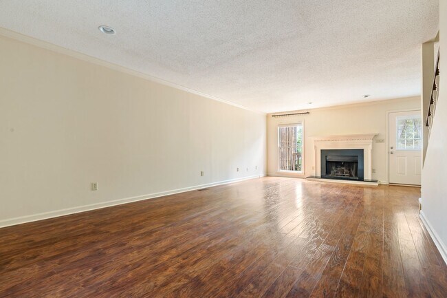 Building Photo - 1659 Ashwood Ln