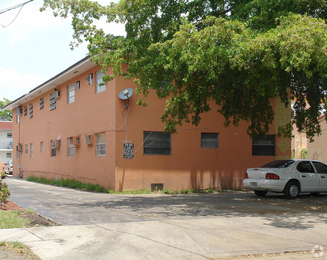 Building Photo - 1121 NW 4th St