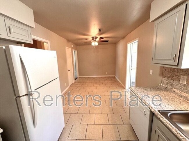Foto del edificio - 12324 E 25th St