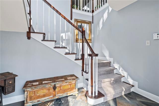 Building Photo - 633 Village Ln N