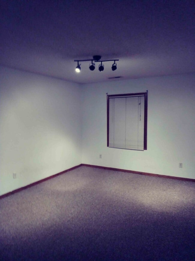 Building Photo - 612 Elk St