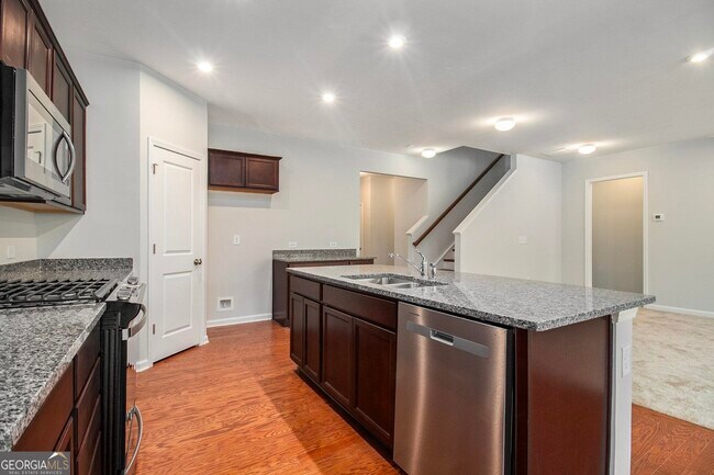 Building Photo - 1723 Maston Rd