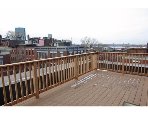 Building Photo - 55 Phillips St