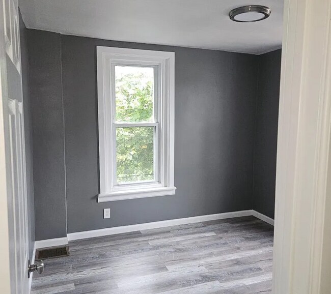 Building Photo - 5555 Crowson St