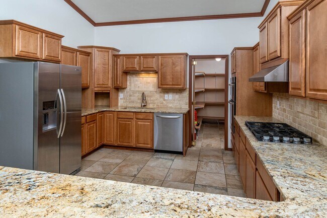 Building Photo - This could be your dream home! Must see!!