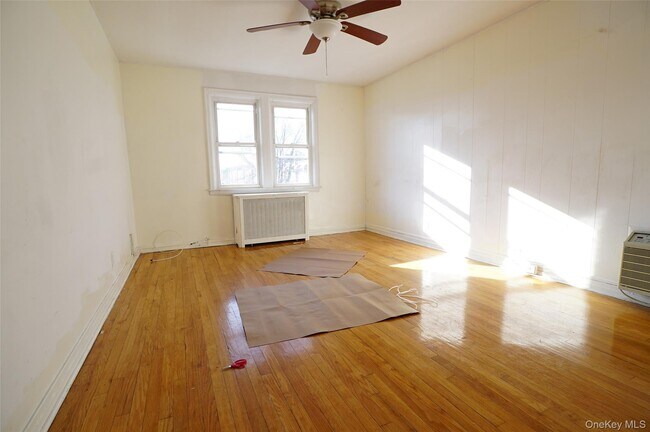 Foto del edificio - 64-12 48th Ave