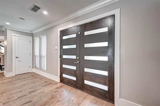 Building Photo - 5507 S Braeswood Blvd