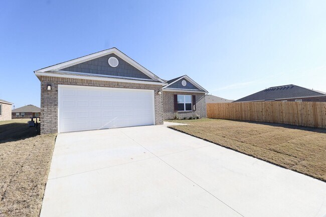 Foto del edificio - New Build 3 Bedroom 2 Bath available 6/1 in Robninson Ranch!