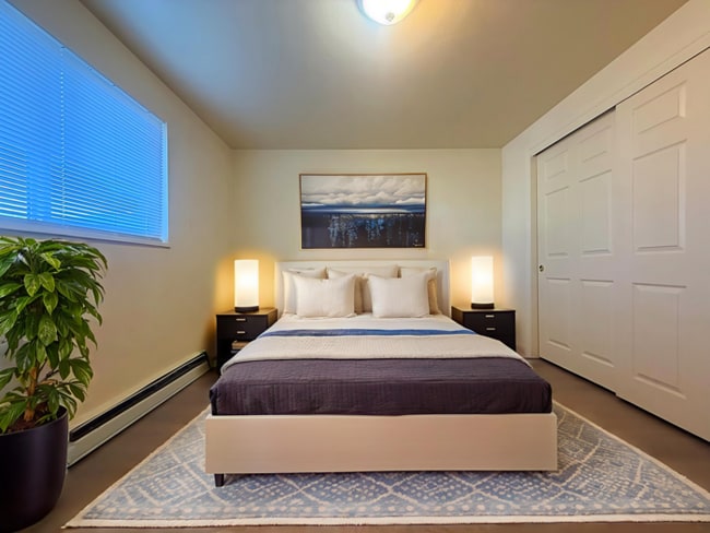 Building Photo - Cozy 2 bedroom apartment on East side!