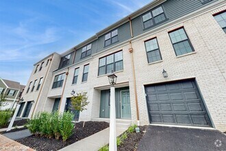 Building Photo - 314 E Lake St