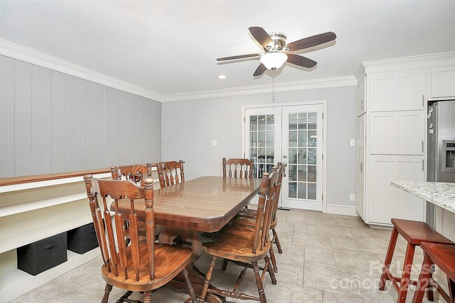 Building Photo - 6216 Candlewood Dr