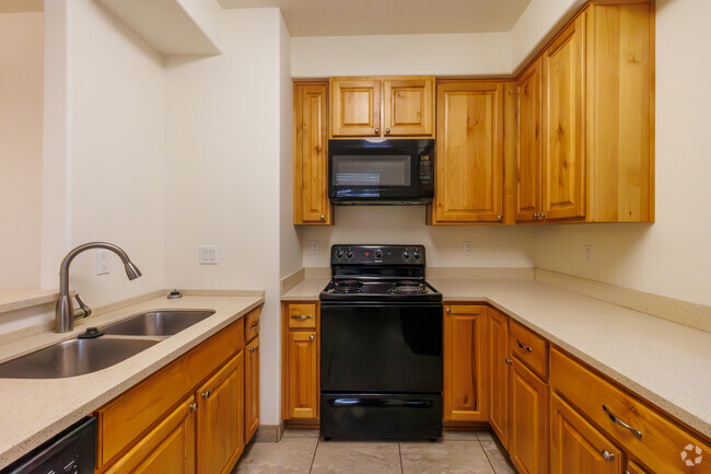 1BD, 1BA - 885SF - Kitchen - Paseo del Rio II