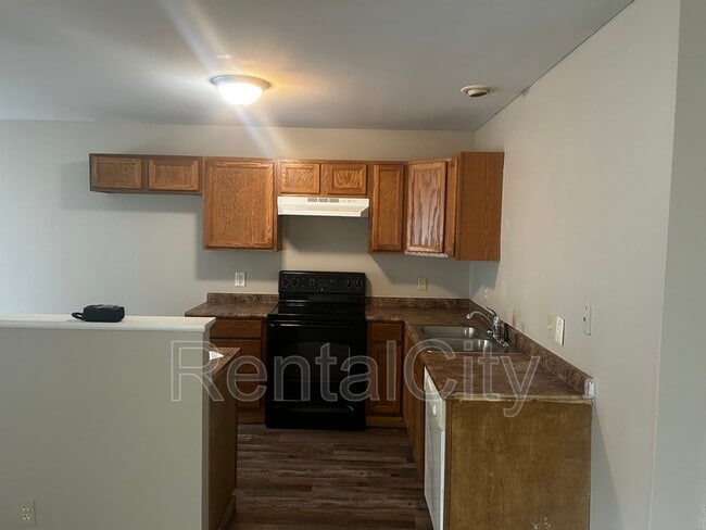 Building Photo - 141 Cloverdale St