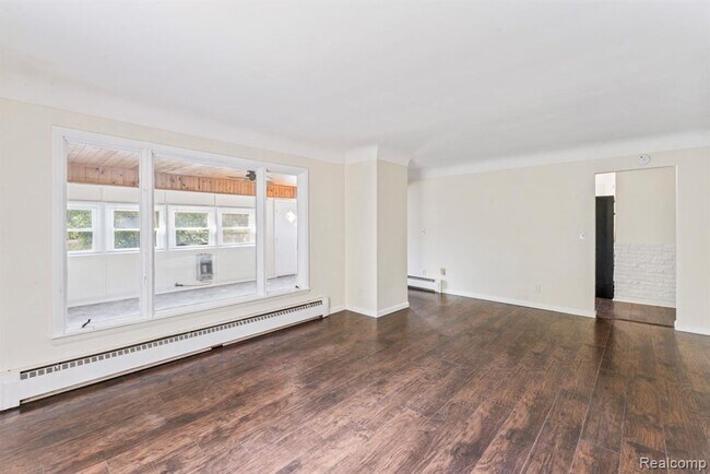 Foto del edificio - 4350 Otter Lake Rd