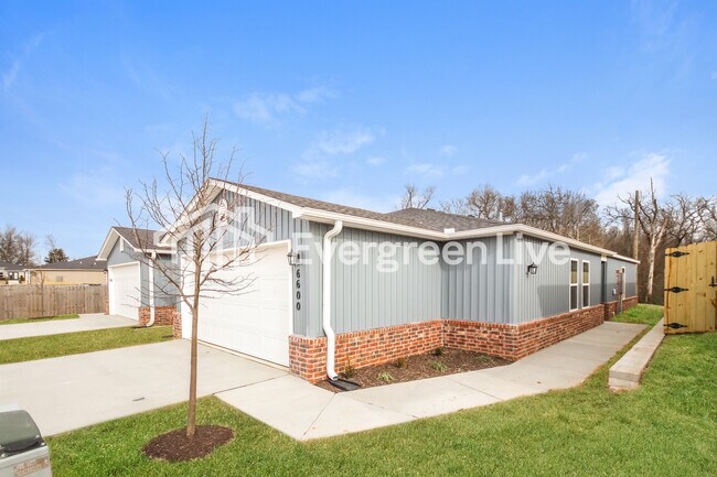 Building Photo - 6600 NW Kathleen St