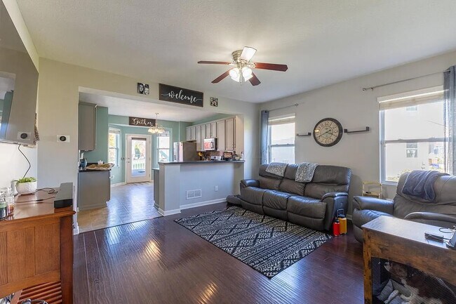 Foto del edificio - 564 Summer Tree Loop