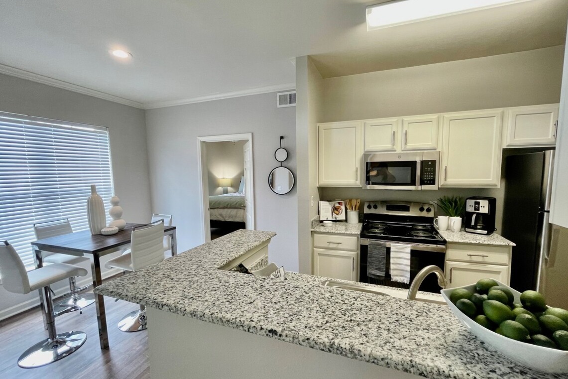 Foto principal - Nelson Pointe Apartment Homes