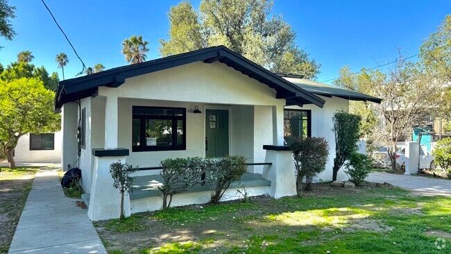 Building Photo - 490 Palisade St