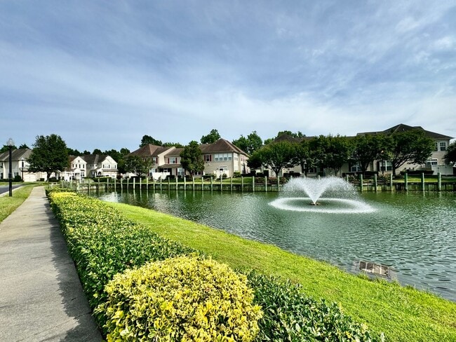 Building Photo - 2-Bedroom Condo Available 09-03-24!! Attac...
