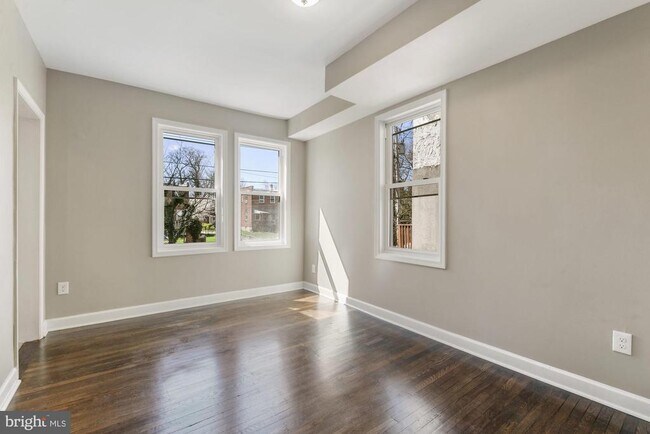 Foto del edificio - 3909 Ridgewood Ave
