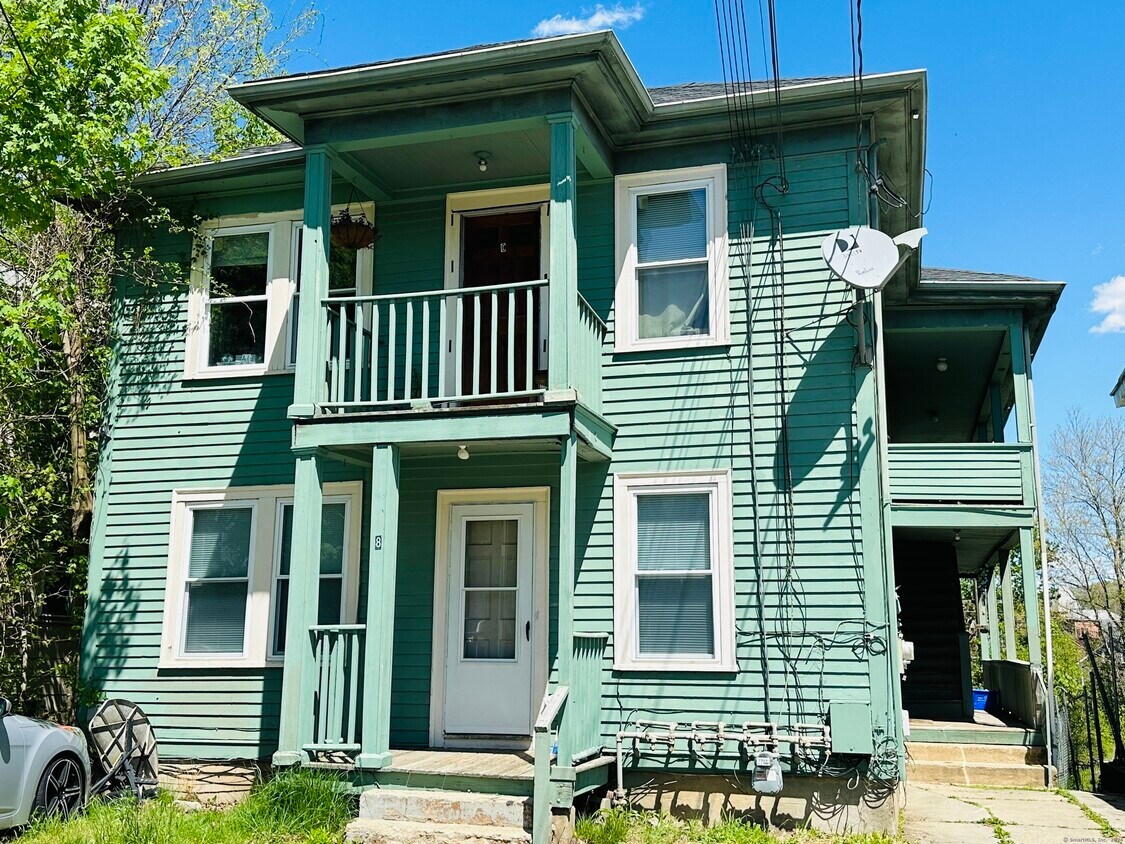 8 Leander St Unit D, Killingly, CT 06239 Room for Rent in Killingly, CT