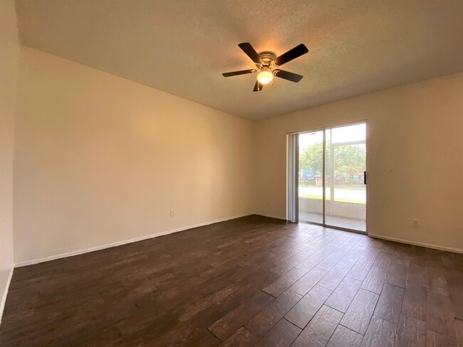 Building Photo - 4326 Pershing Pointe Pl