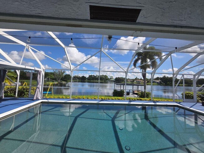 Foto del edificio - 13646 Callington Dr