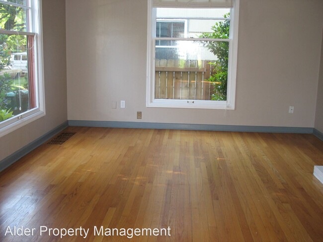 Foto del edificio - 3 br, 1.5 bath House - 5835 NE 32nd Place