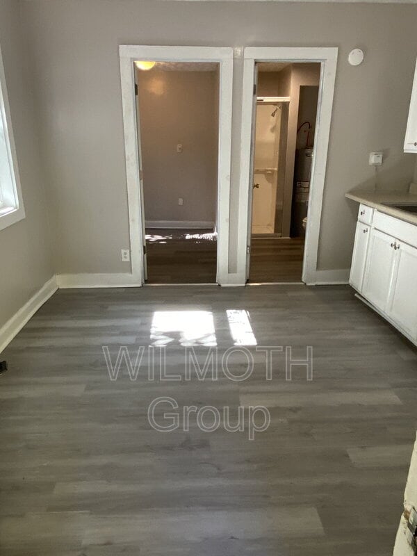 Photo - 2930 N Dearborn St Apartment