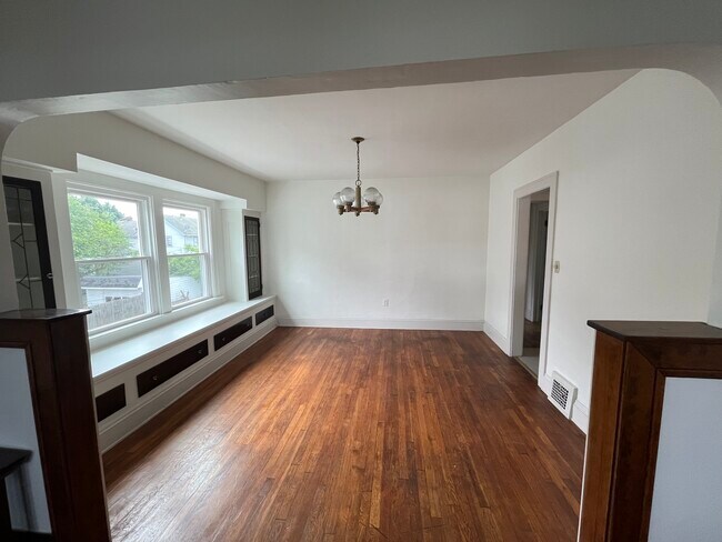 Building Photo - 2132 Clarence Ave