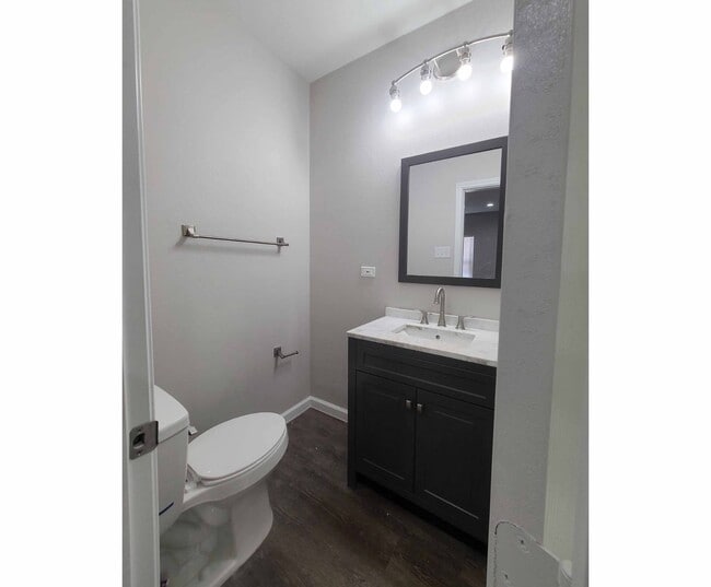 Building Photo - 1401 Moore St