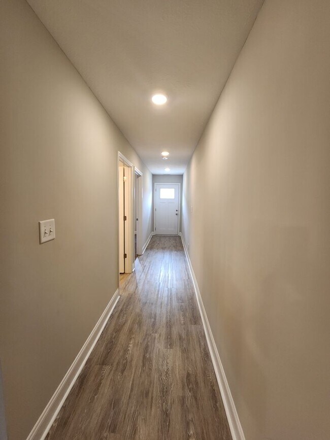 Foto del edificio - 3 Bedroom 3 Bath End Unit Townhome